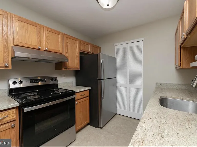 504 Britton Pl — Photo 8