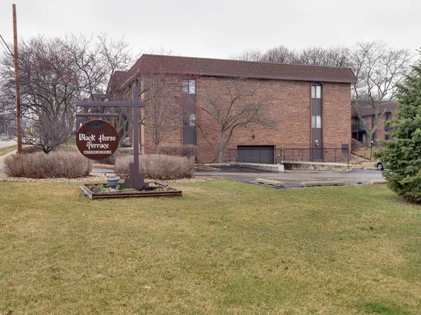 5175 S Root River Pkwy #207, Milwaukee, WI 53228