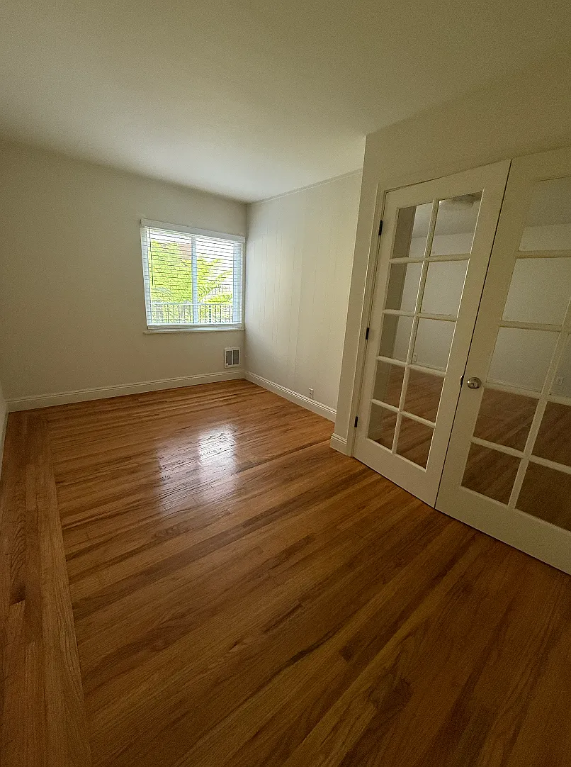 Vermont Street Apartments — Photo 2