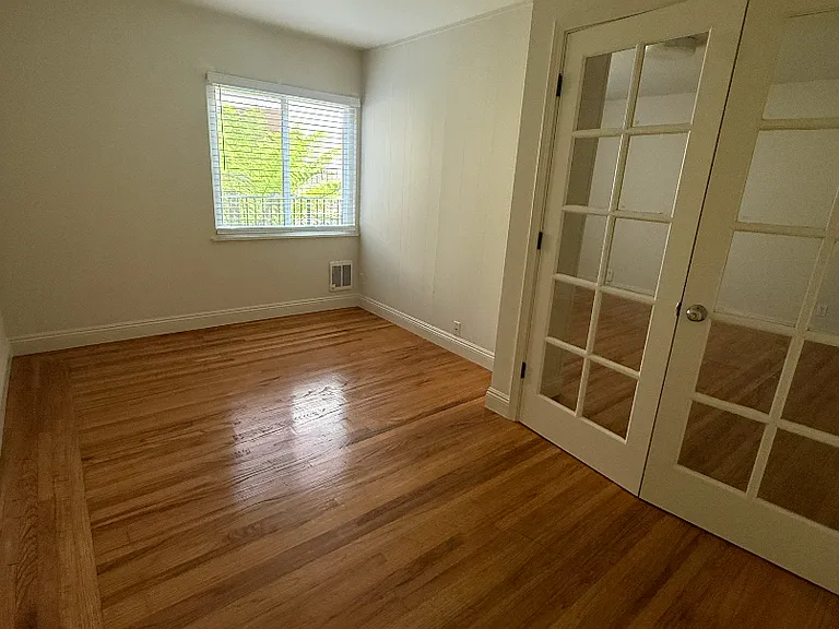 Vermont Street Apartments — Photo 3