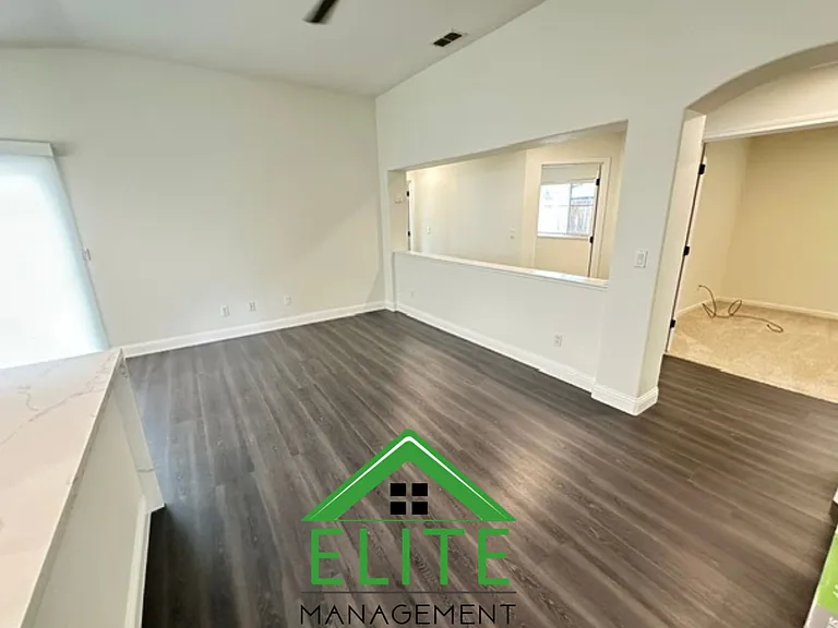 5620 Bridgecross Dr — Photo 3