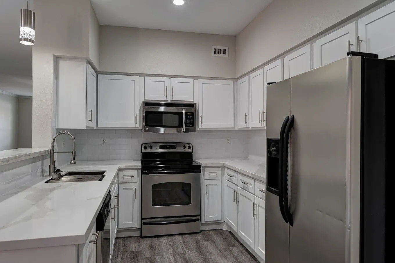 2 bed, 2.5 bath, 1916 sqft, $2,600 — Photo 2