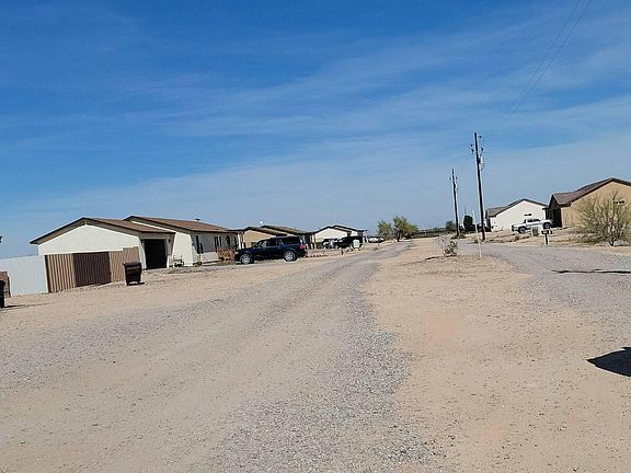 4th image of 592 S 310th Dr
