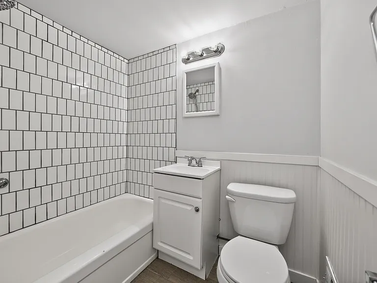202 Green St #1 — Photo 5