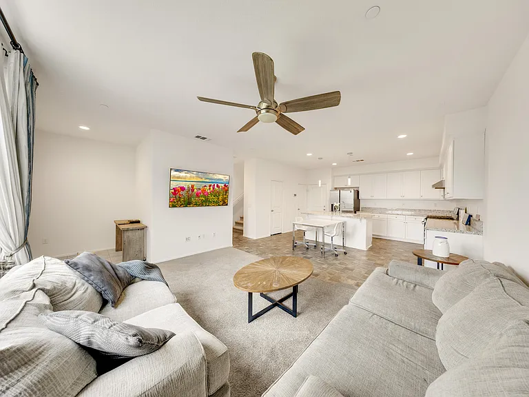1018 Shiba Ct — Photo 10