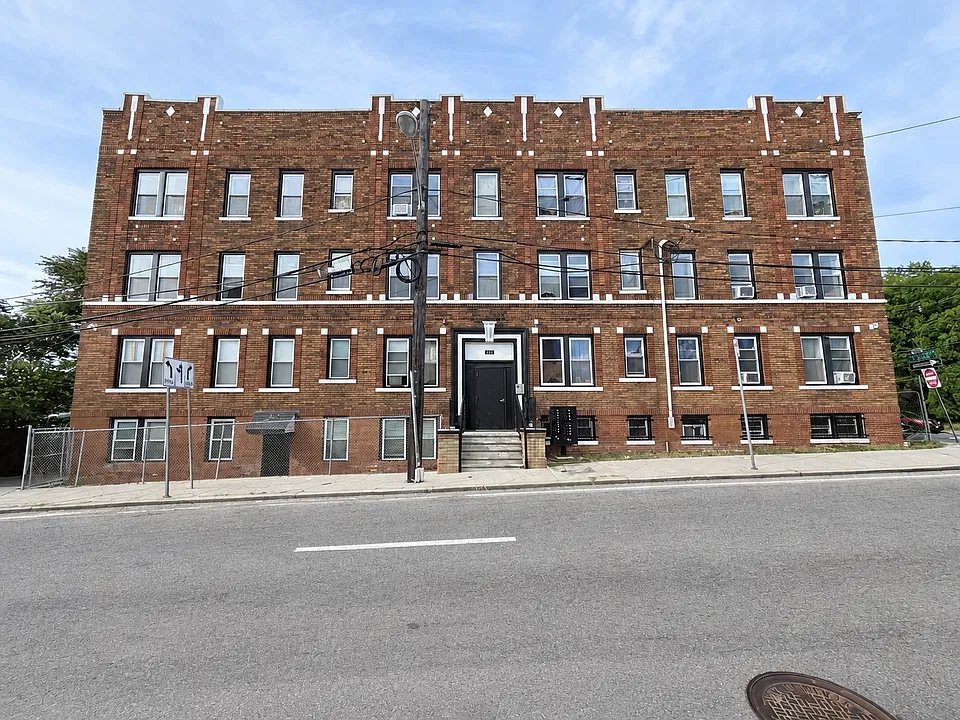 194-196 Johnson Ave