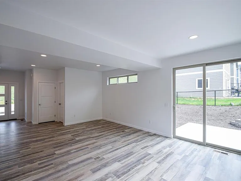 7114 Shaver Dr — Photo 9