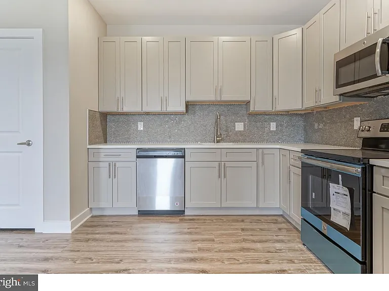 2162 E Norris St #203 — Photo 2