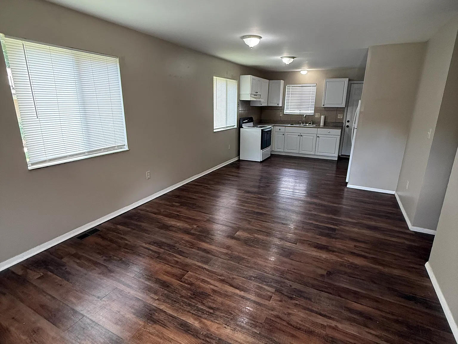2 bed, 750 sqft, $1,350 — Photo 2