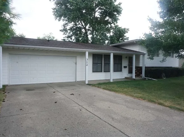 312 S Sweetbriar Dr, Chillicothe, IL 61523