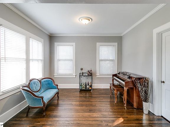 4th image of 17 Highland Dr