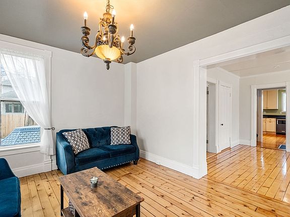 4th image of 20 Maple St