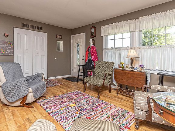 5th image of 1065 Langeais Dr