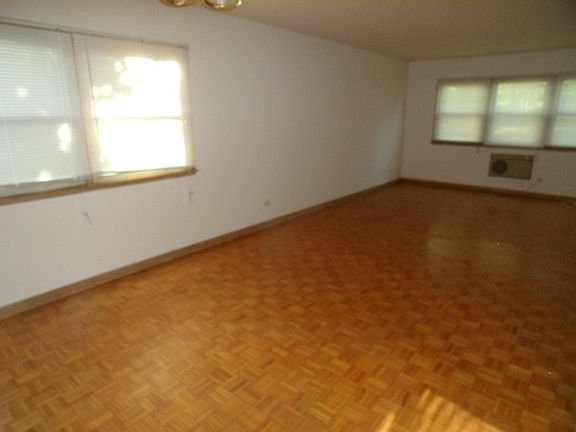 4th image of 4919 Enfield Ave