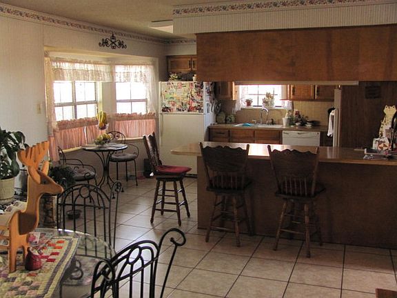 4th image of 3909 Richardson Dr