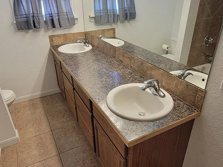 1515 S Abilene Ave — Photo 17