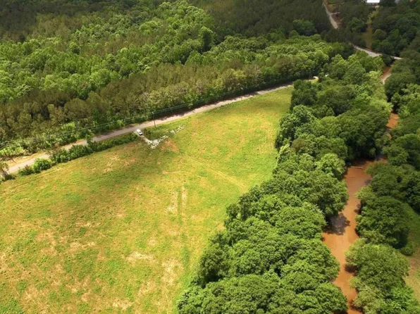 240 Victory Dashboard Rd, Bowdon, GA 30108