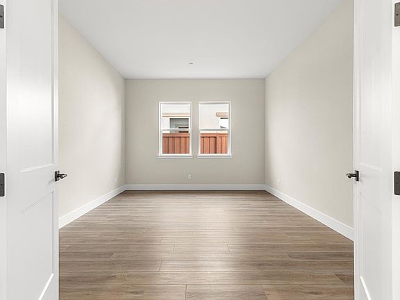 4th image of 3602 Clubhouse Pkwy