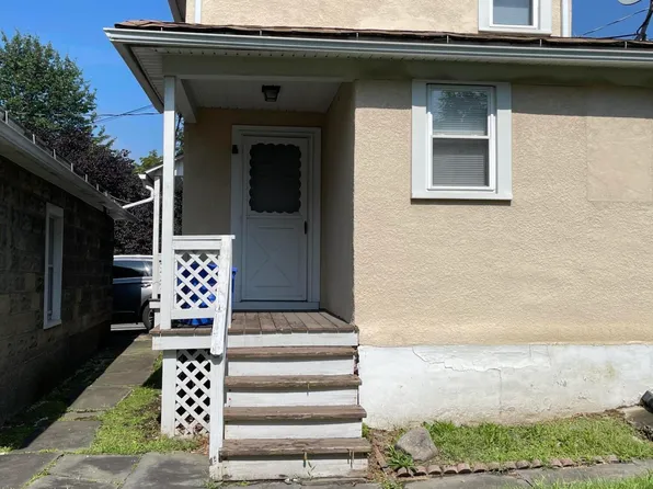 302 Delaware Ave, Olyphant, PA 18447