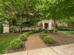 23 Brighton Way APT 100, Saint Louis, MO 63105