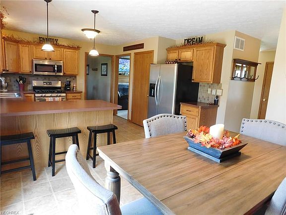 4th image of 755 Flagstone Dr