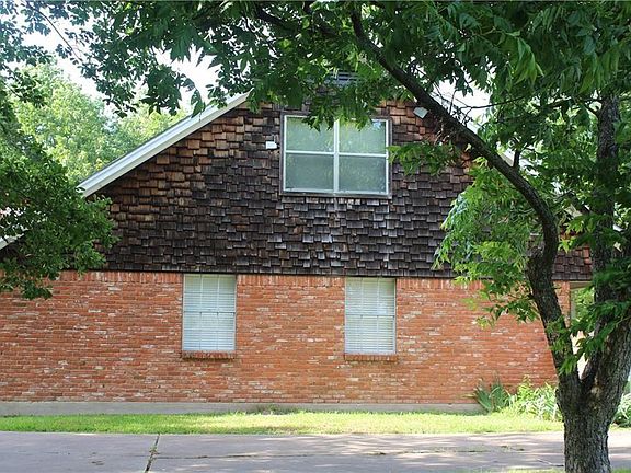 2nd image of 816 Nob Hill Ln