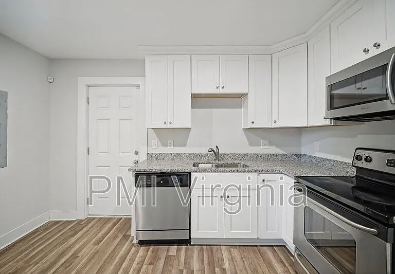 864 W 36th St — Photo 12
