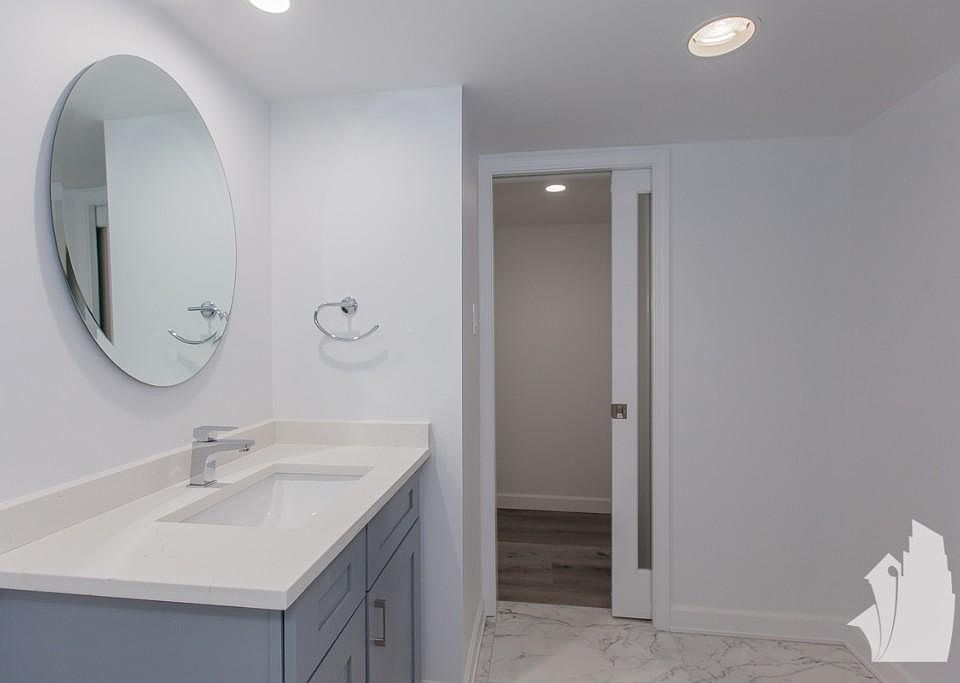 1st image of 177 E Delaware Pl #5219