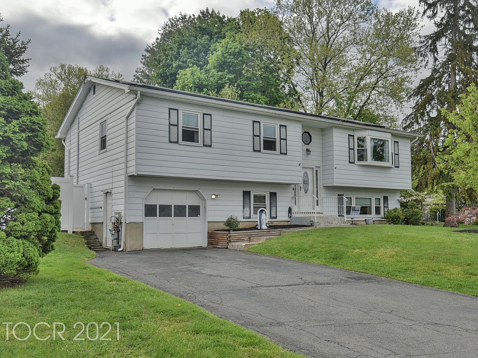1st image of 11 Parkwood Dr