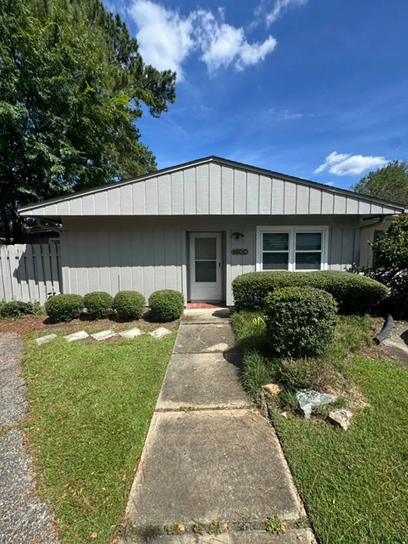 3 bed 2 bath in Midtown! Available now! — Photo 1