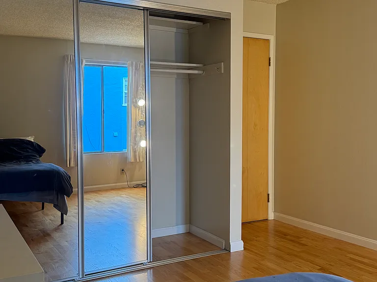 1725 Oxford St — Photo 10