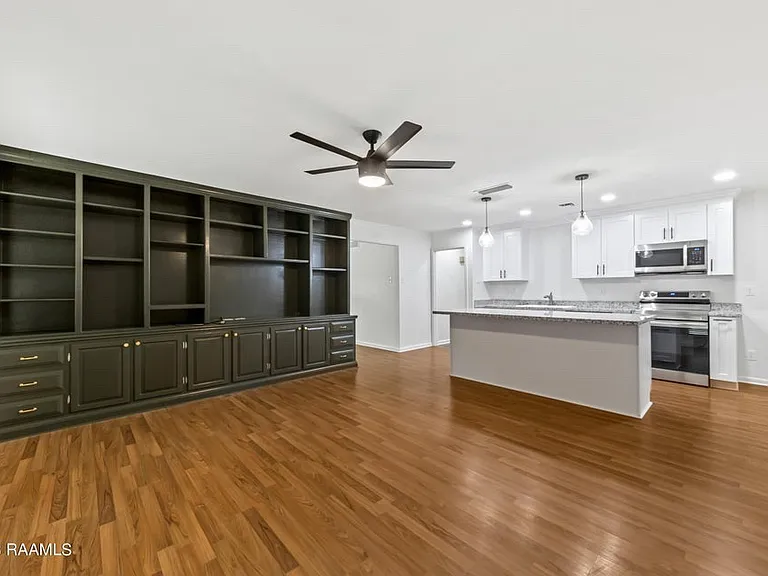 222 Maplewood Dr — Photo 4