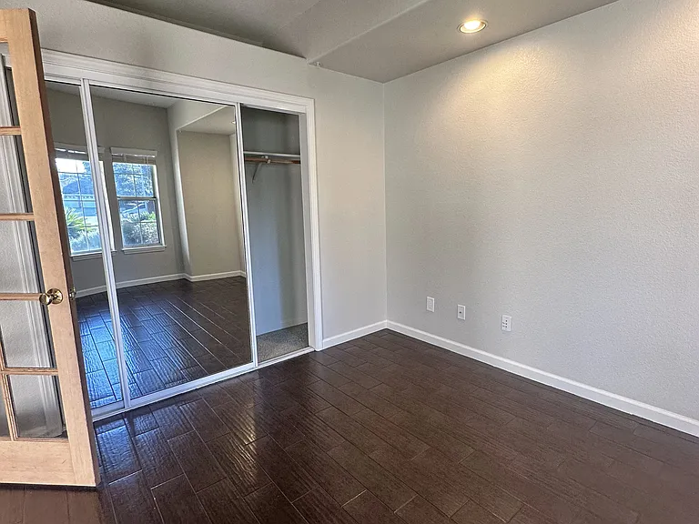 2221 Banbury Cir — Photo 15