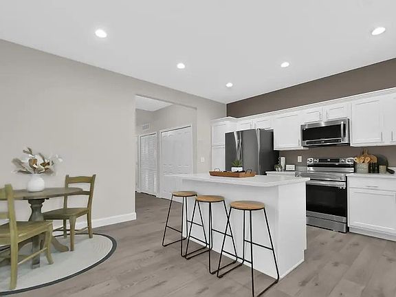 5th image of 3652 W Park St