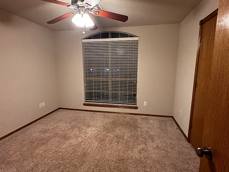 528 Madeline Ln — Photo 13