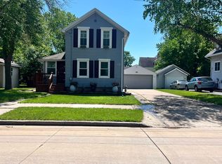 27 W Nevada Ave, Oshkosh, WI 54901
