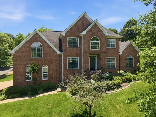 1046 Island Brook Dr, Hendersonville, TN 37075