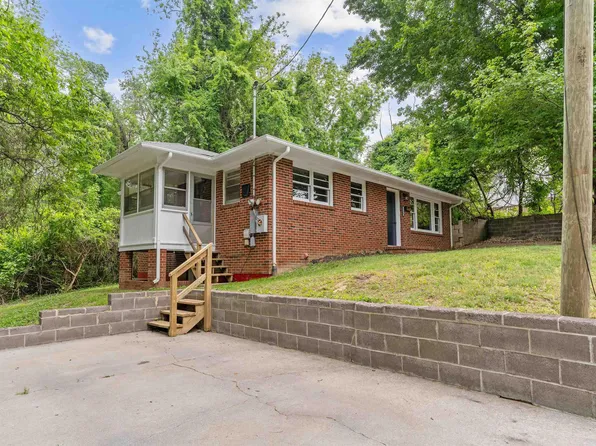108 Vaughan St, Farmville, VA 23901