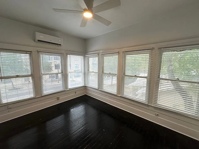 2514 Pearl St — Photo 2