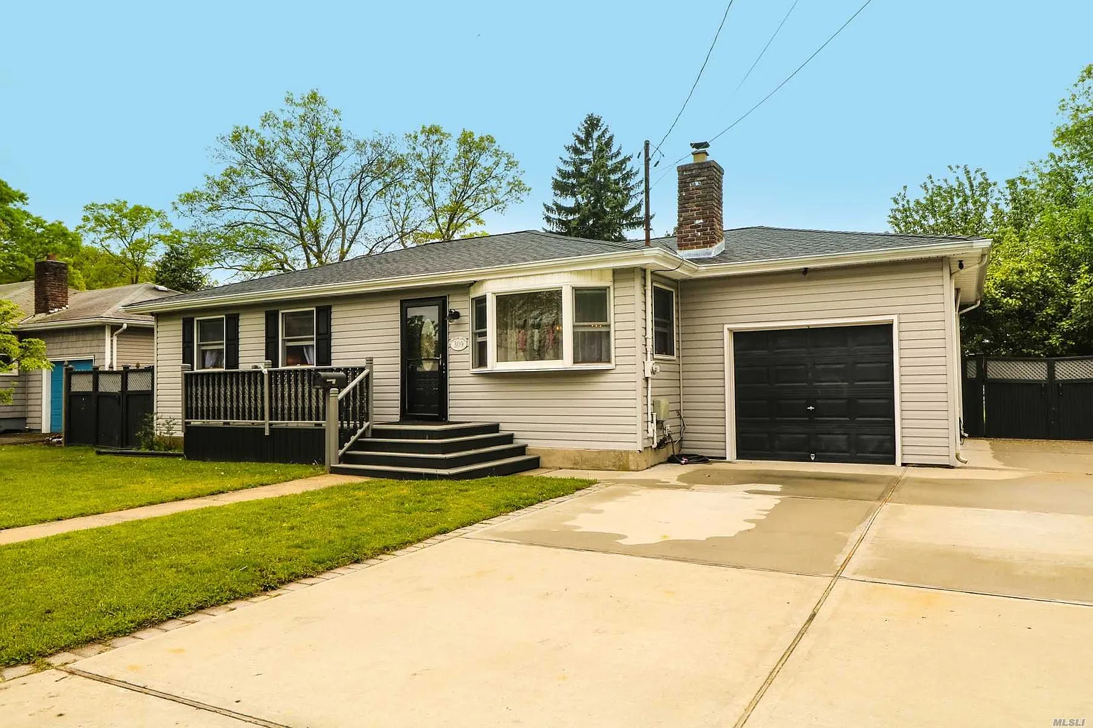 309 Grand Ave photo 1