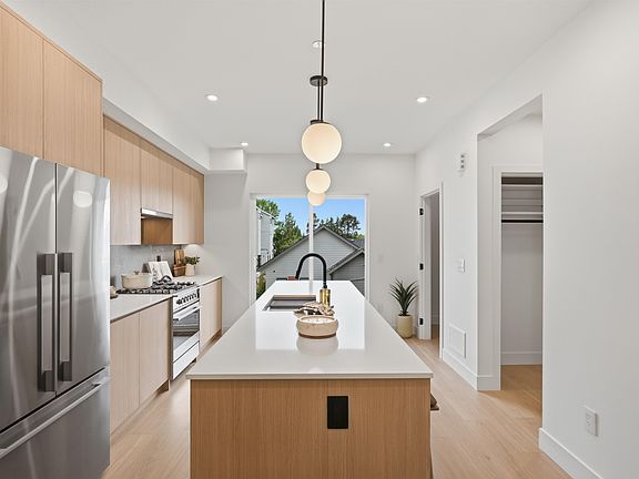 5th image of 4732 60b St #50