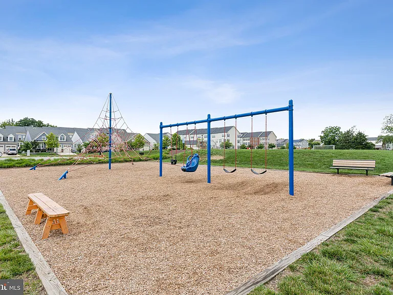 216 Apricot St — Photo 48