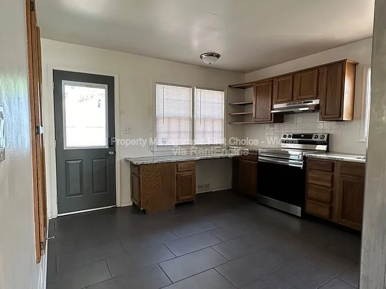 333 N Oliver St — Photo 5