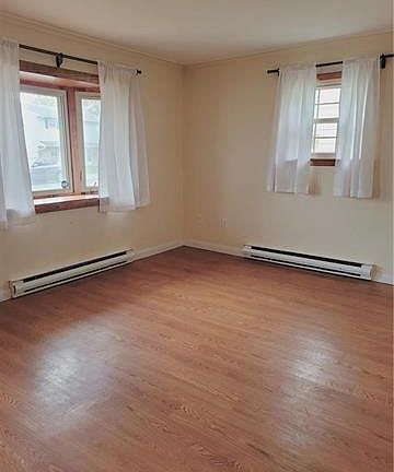 4th image of 830 Poplar St