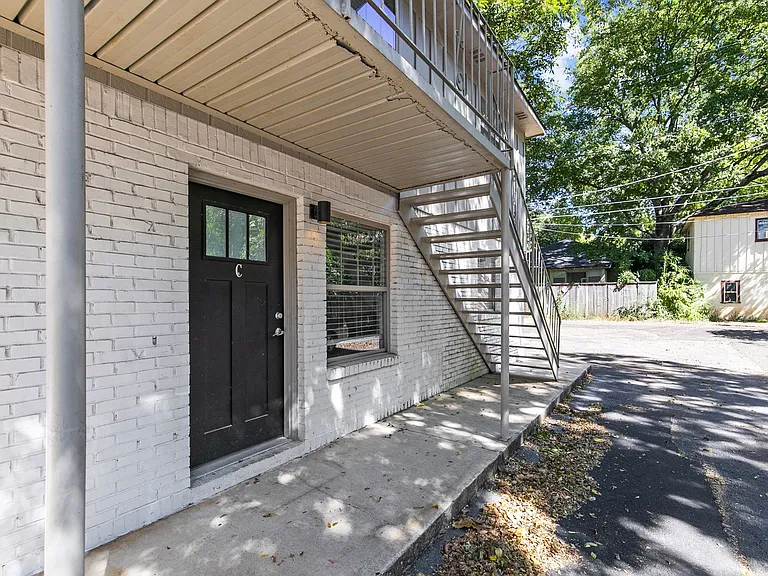 Murray Manor — Photo 4