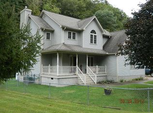141 Shadee Woods, Delbarton, WV 25670