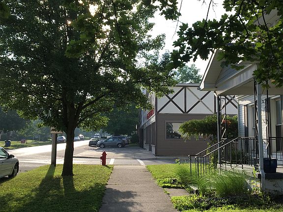 3rd image of 228 E Columbus Ave