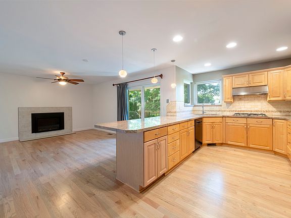 5th image of 1362 S Embassy Way