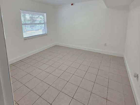 3rd image of 16135 NE 19th Ct #4