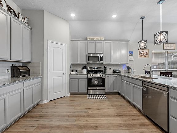 5th image of 108 Alessandra Way
